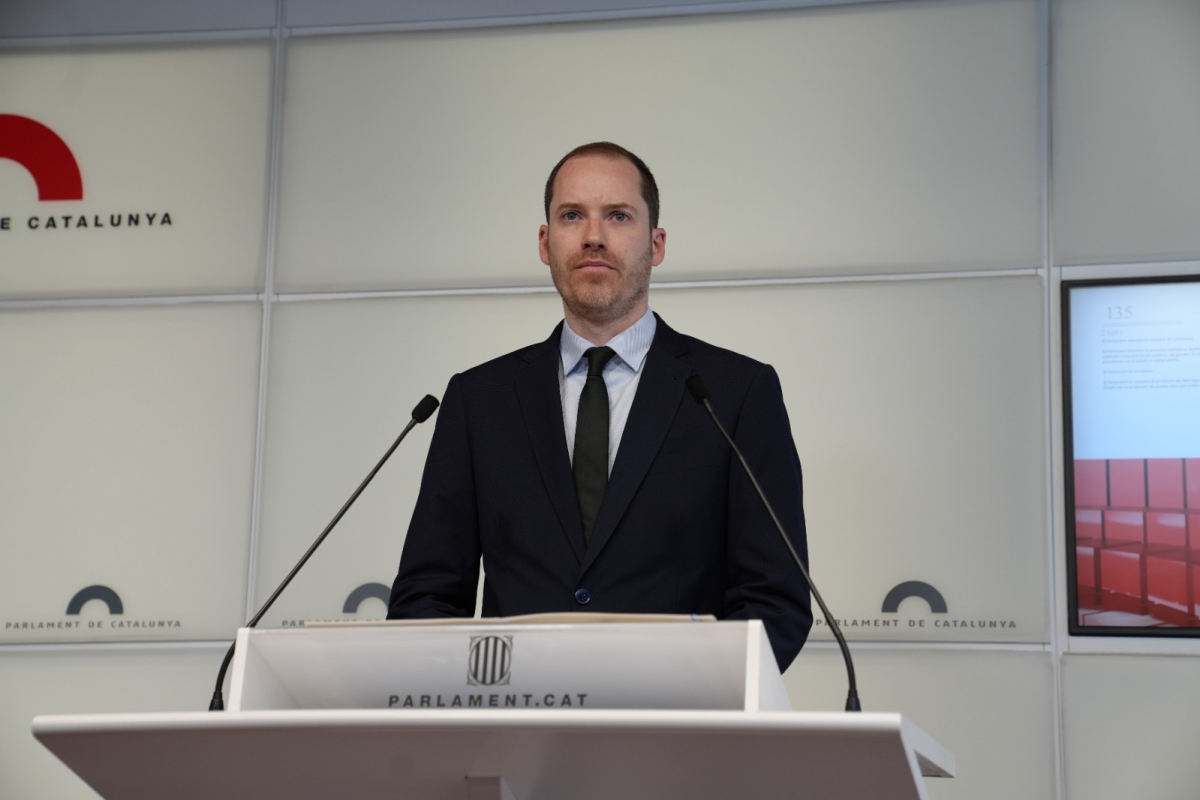 Fernández pide a Illa reducir la burocracia, bajar impuestos y mejorar los servicios públicos